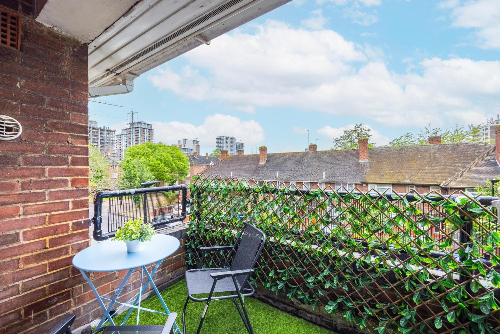 Excel O2 Stunning Large 3 Bedroom Apartment With Balcony Londres Extérieur photo